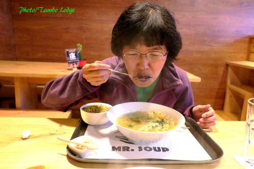 夕食はスープ専門店の「Mr. soup」へ
