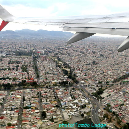 メキシコ・シティー経由でペルーの首都のリマに到着