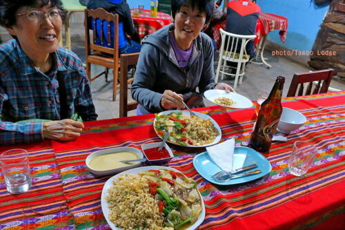 ポマバンバでは中華の夕食を