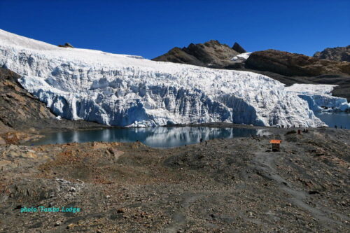 Pastoruri氷河までのトレッキング