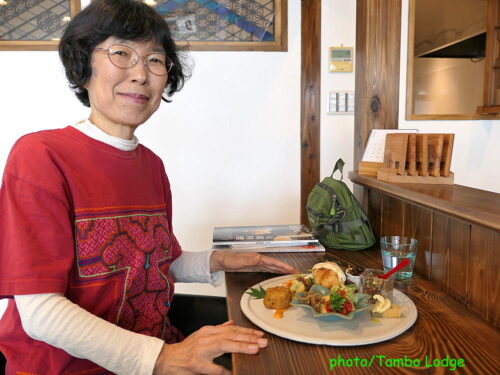 移転して開業した自然食レストラン「Matsu 松」で２回目のランチ