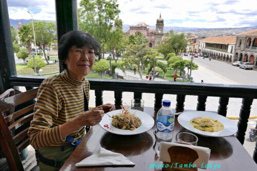Ayacuchoの中央広場にあるベジ対応レストランVia-via