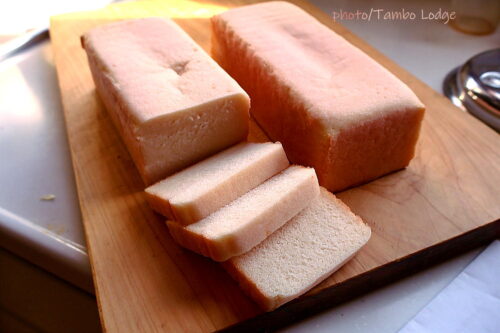 桜色の米粉のミニ食パン