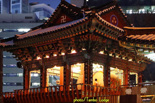 夕暮れの「曹渓寺(チョゲサ)」＆精進料理のレストラン「鉢孟供養(パルコンヤン)」