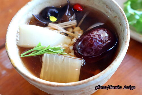 超久しぶりに「おいしい薬膳　白牡丹」でランチ