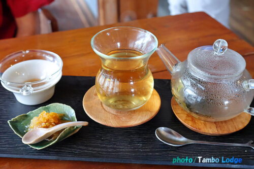 「おいしい薬膳　白牡丹」で「鰻もどき」のランチをいただく