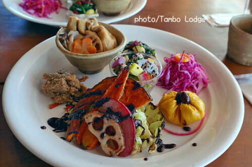 おいしい薬膳「白牡丹」で今年初のランチ