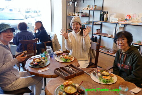 鹿沼の自然食レストラン「Matsu 松」で早春のランチをいただく