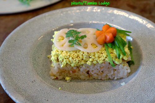 鹿沼の自然食レストラン「Matsu 松」で早春のランチをいただく