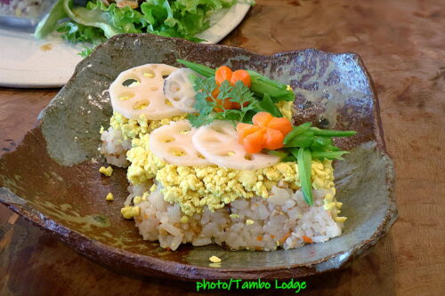 鹿沼の自然食レストラン「Matsu 松」で早春のランチをいただく