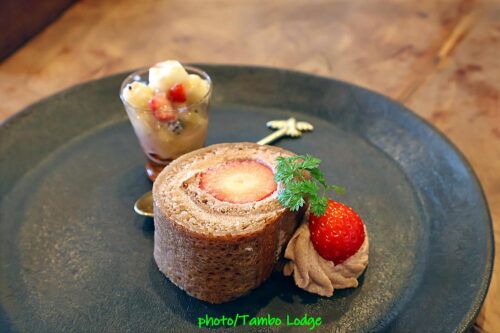 鹿沼の自然食レストラン「Matsu 松」で早春のランチをいただく