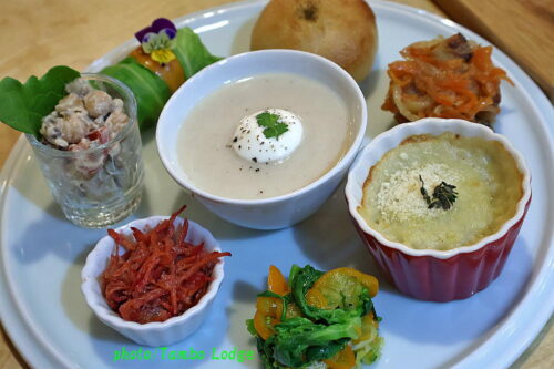 冬季休業明けのヴィーガンレストラン「クオーレ・デルソル」でランチをいただく